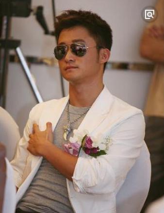 明星断手指,明星逆境重生记