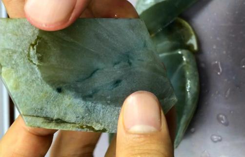 头条切翡翠,翡翠市场风云变幻，切翡翠背后的秘密与技巧